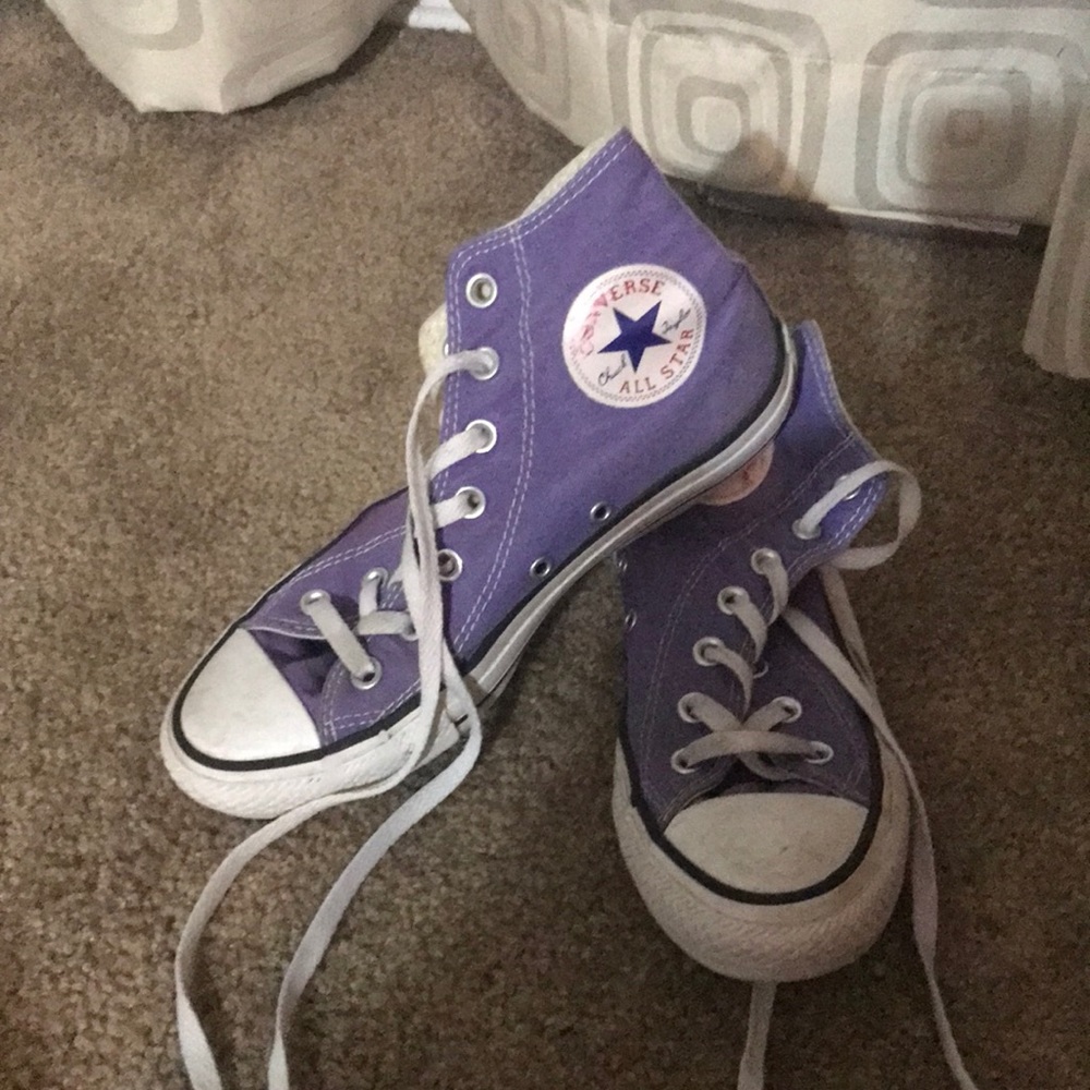 Purple Converse Women’s size 7 men’s sz 5
